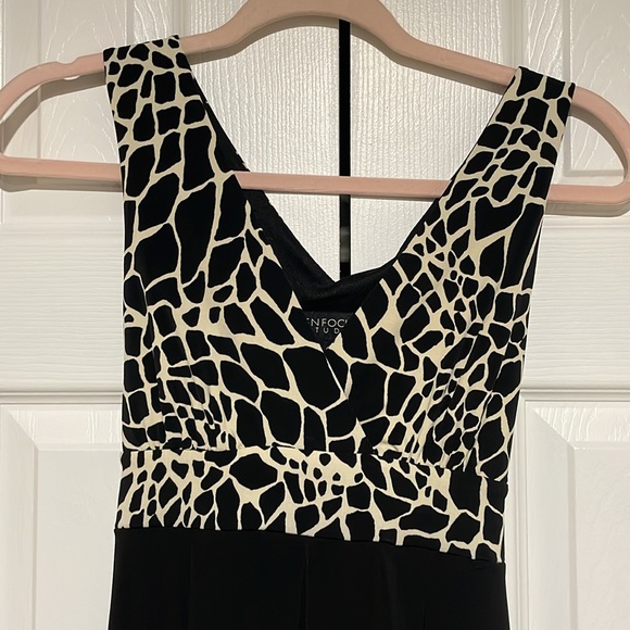 Unfocus black and giraffe print stretchy sleeveless v-neck dress - Picture 3 of 7